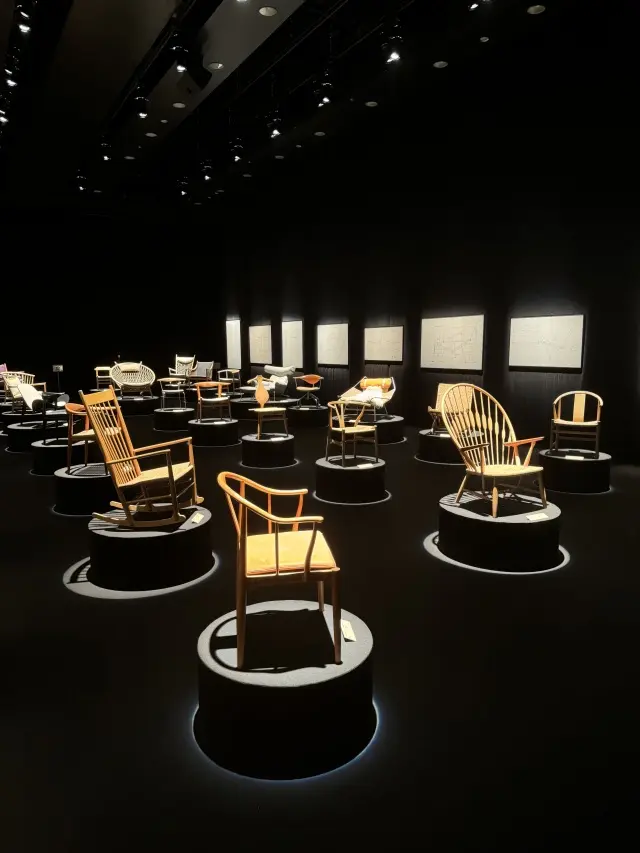 【北欧名作椅子と赤坂女子会】UNIQLOの画像_3