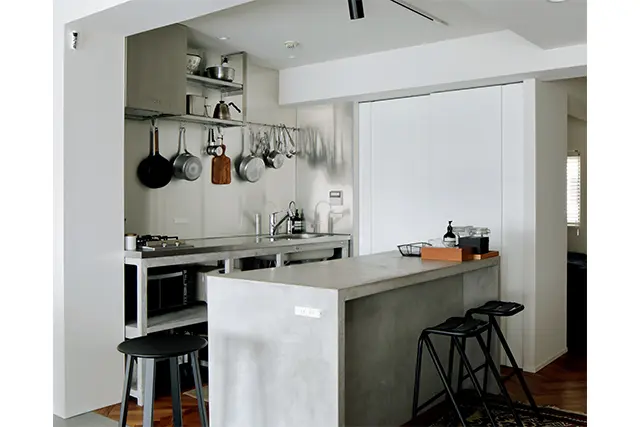 コンパクトで厨房みたいに使いやすい、シンプルなキッチンにしました