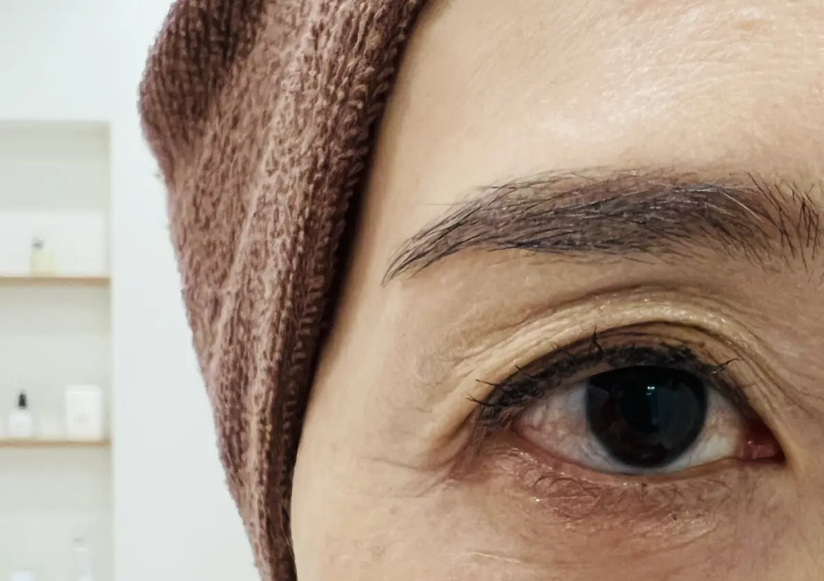 女性の目のアップ写真