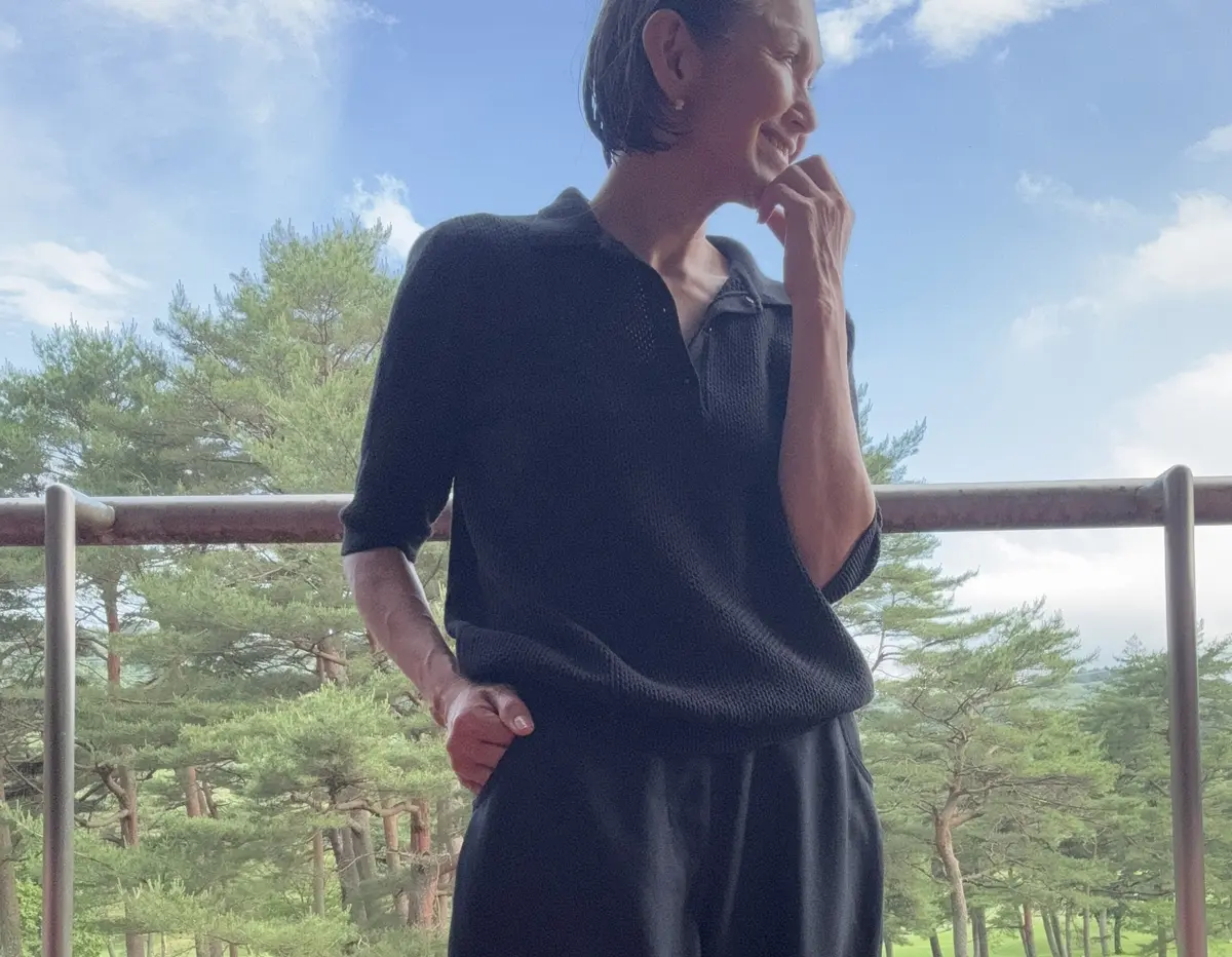 襟の開きが絶妙でほどよく抜けた印象に！夏の画像_2