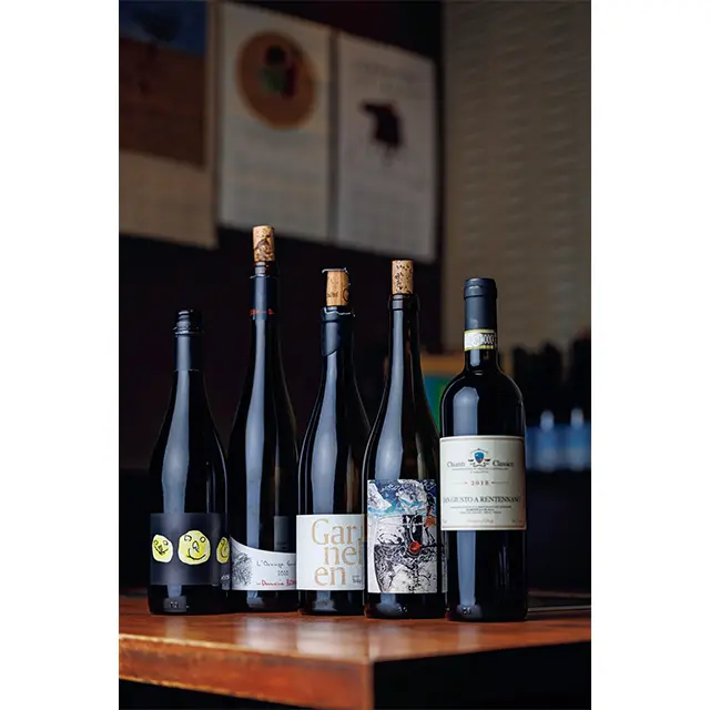 ナチュラルワインを軸に幅広い品ぞろ え。