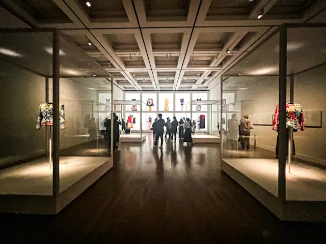 【イヴ・サンローラン展】新国立美術館 wの画像_1