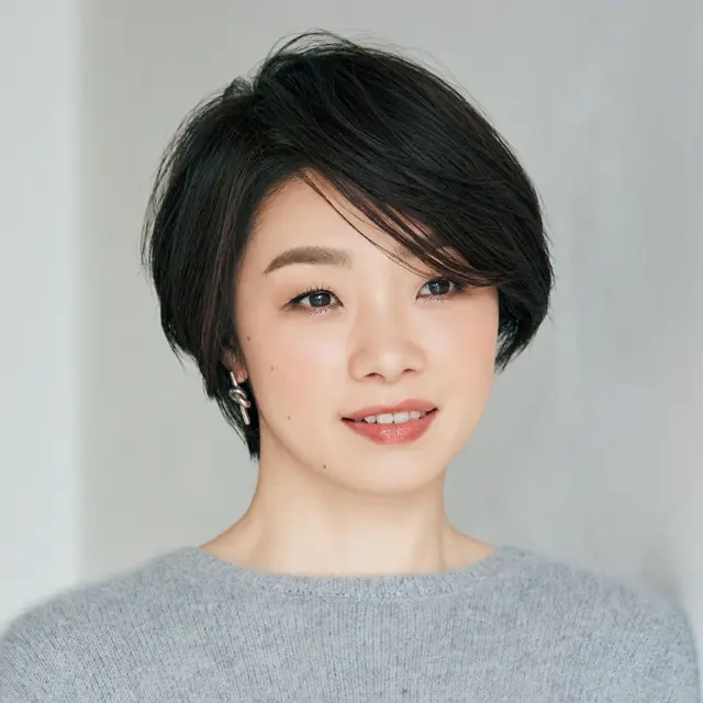 50代の髪型【ショートヘア】白髪やうねりなどの髪悩みをカバーして女性らしい印象に！