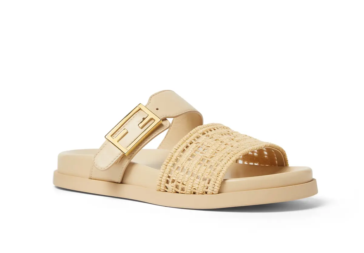 フェンディ　2025年サマーコレクション ラフィア素材を使ったサンダル「フェンディ フィール」