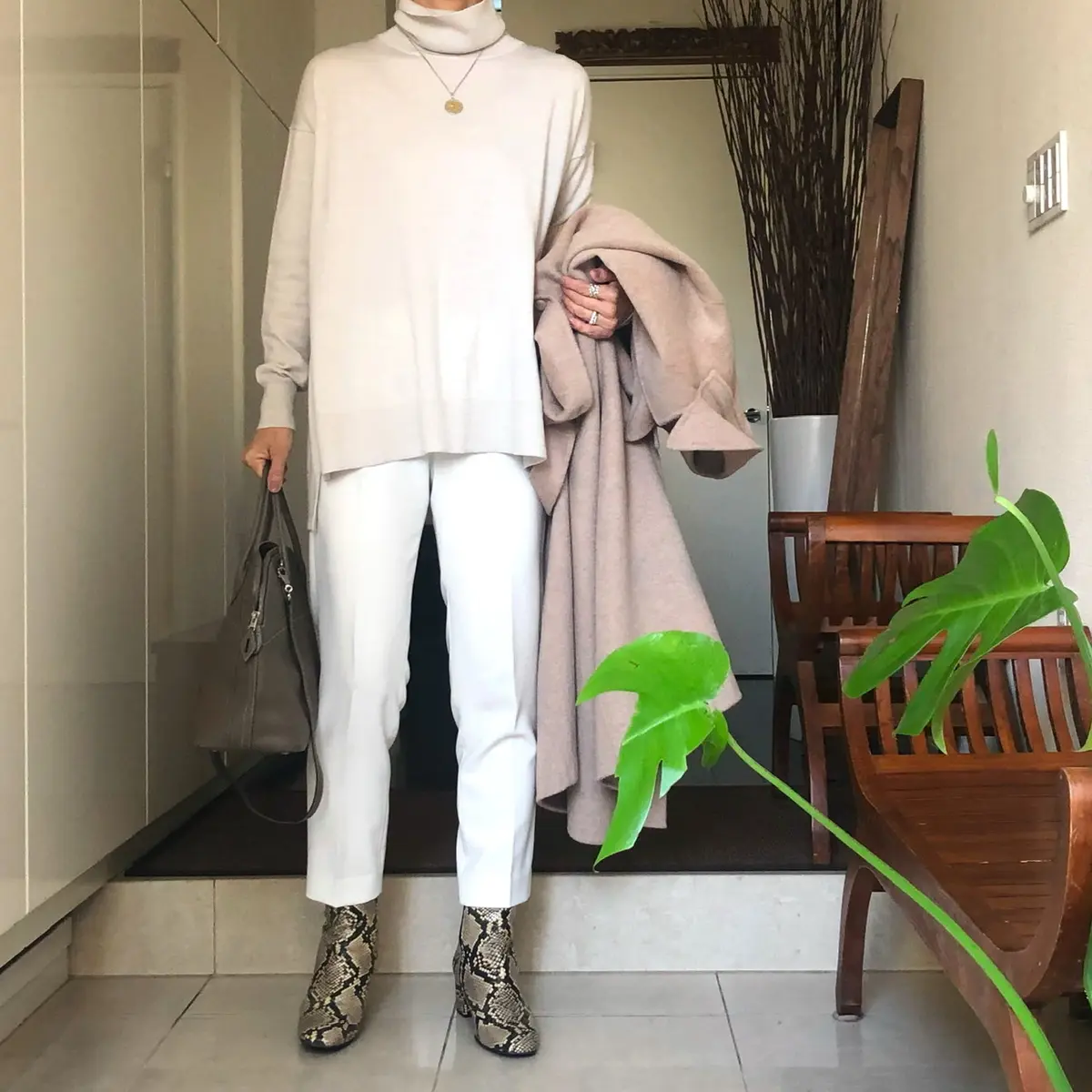 オールホワイトコーデの画像_3