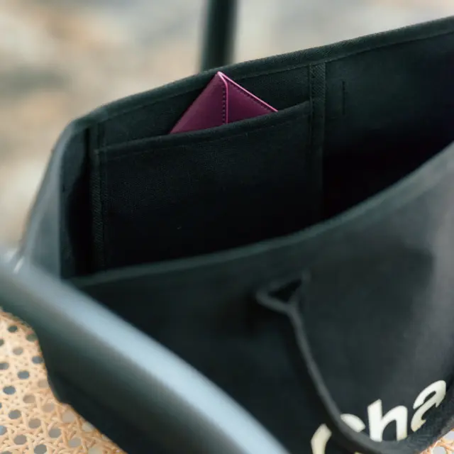 エクラ2021年10月号の付録のカオス×エクラ黒バスケット型トート ポイント1