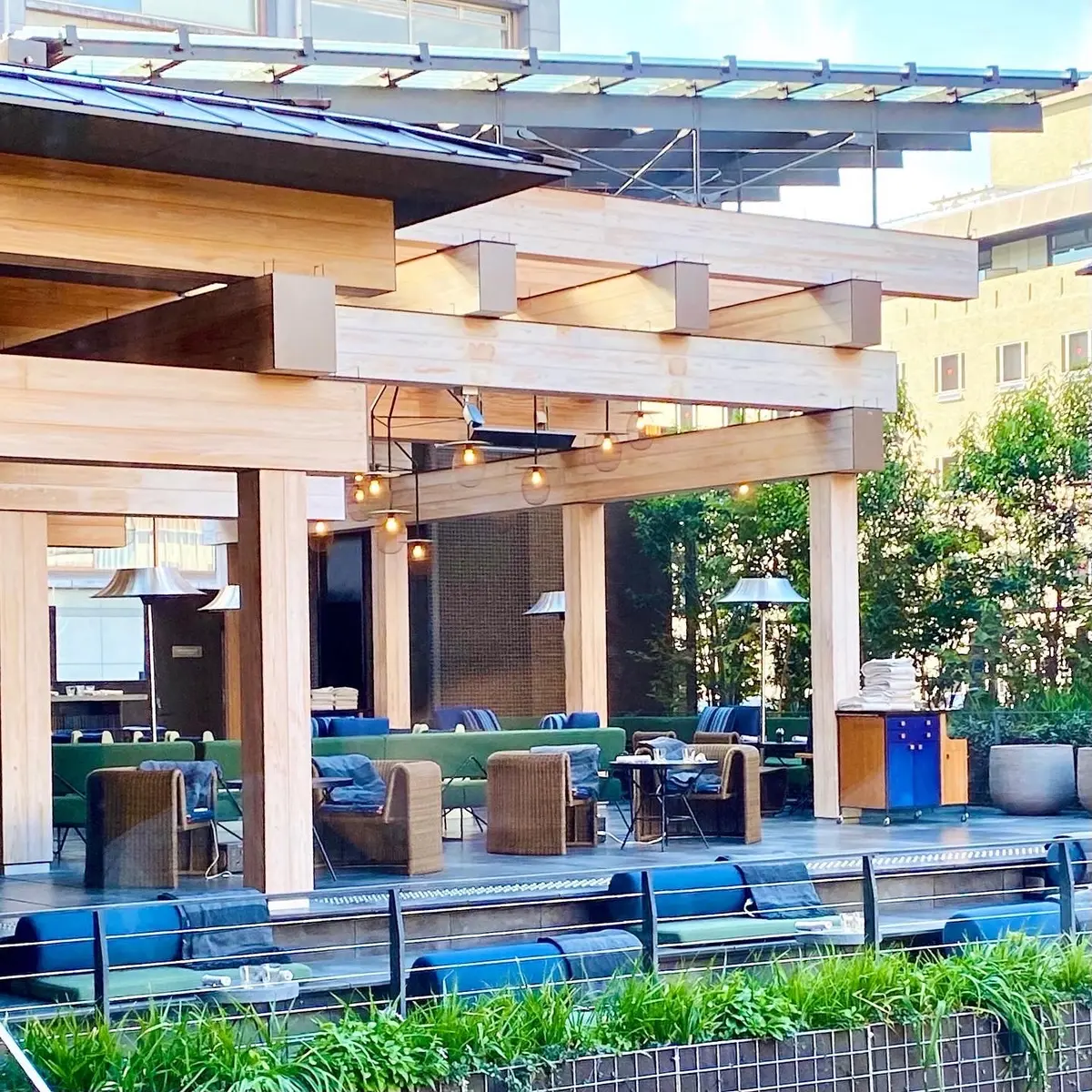 エースホテル京都、レストラン、「Mr. Maurice’s Italian」、テラス席