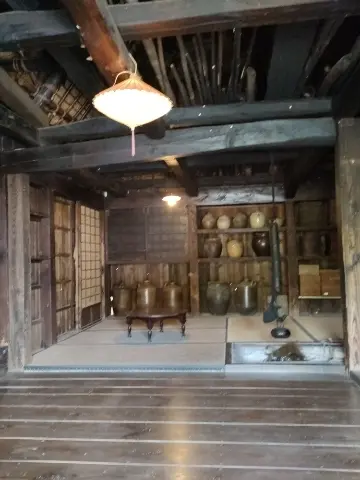 お屋敷の内部その２。囲炉裏が素敵。