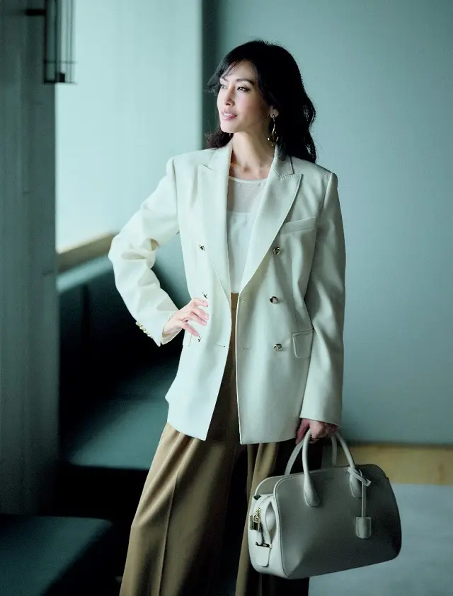 上質素材で顔映えするマックス マーラのテーラードジャケット