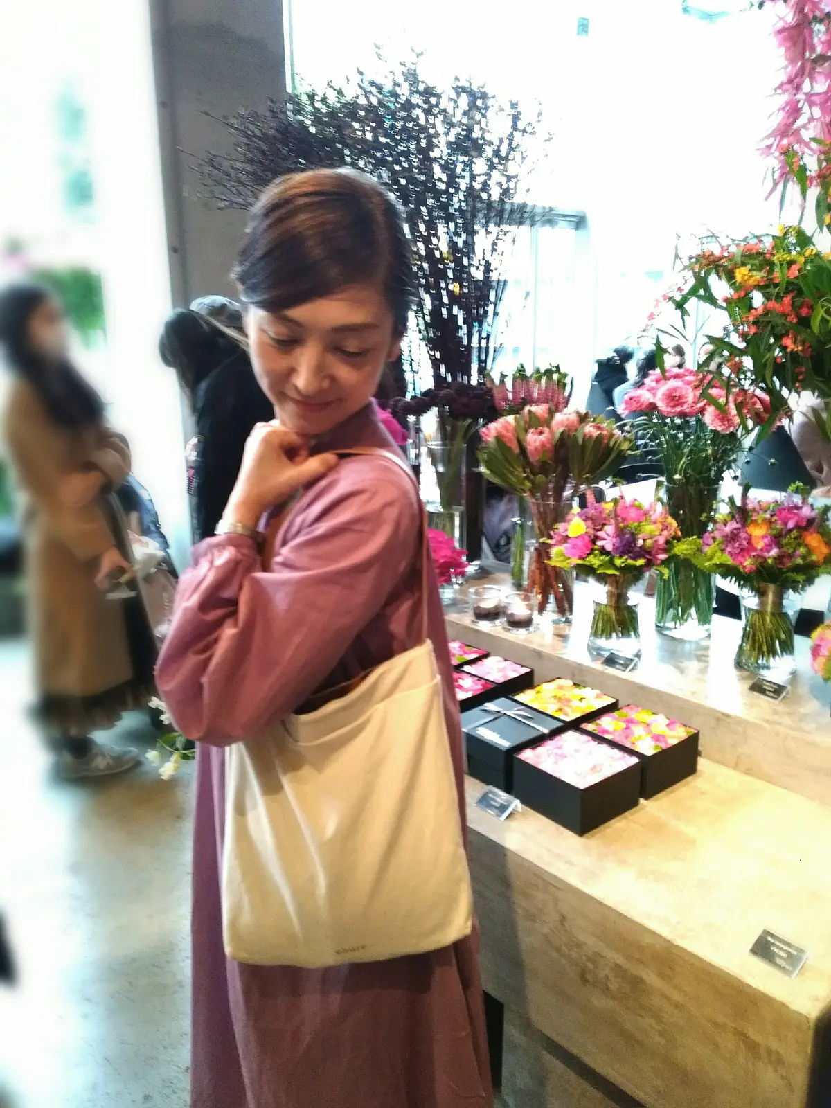 大人のワンハンドルBAGで、花屋カフェ の画像_7