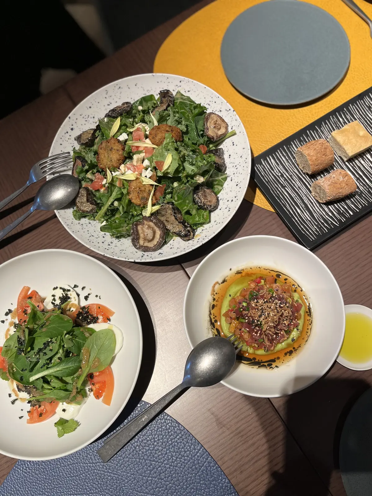 まるでブラックコーデ三姉妹？の画像_11