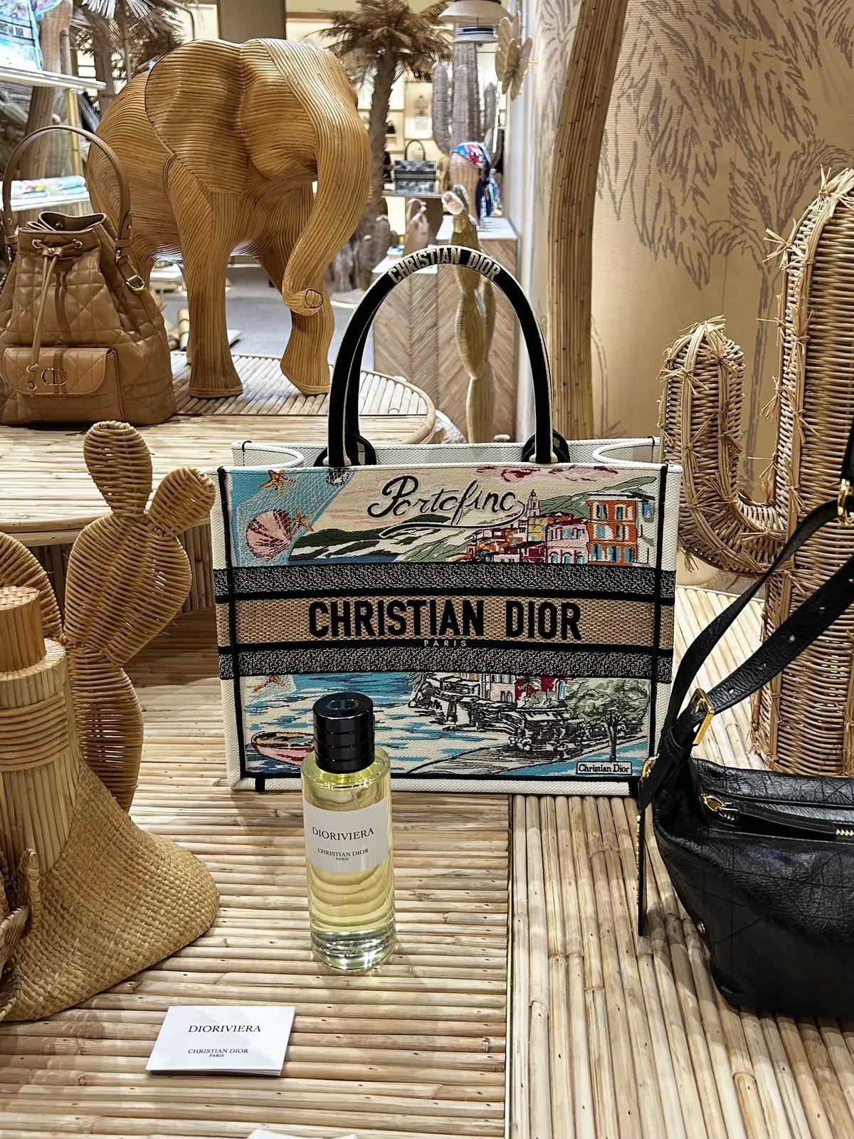 Dior Gold House Bangkok  ディオール・ゴールド・ハウス