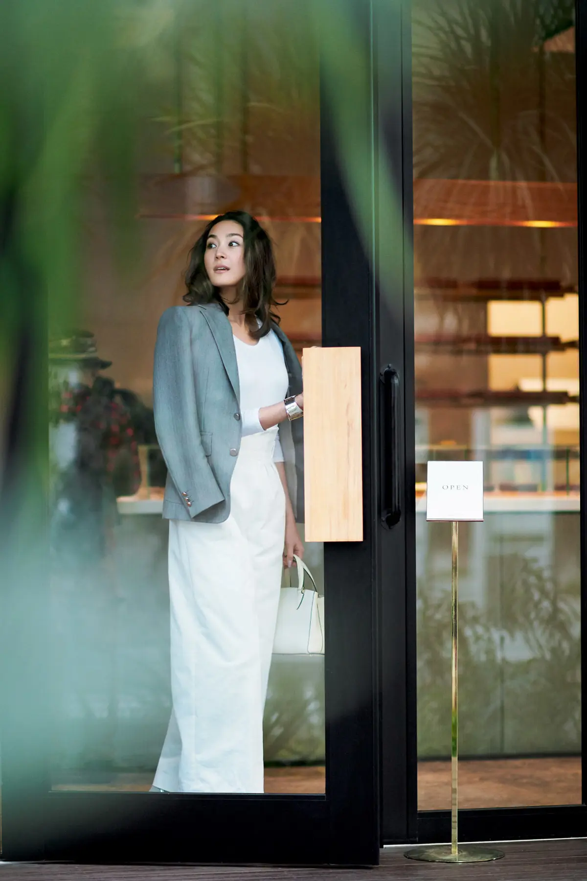 何げないのに余裕を感じる！フェミニンスタの画像_2