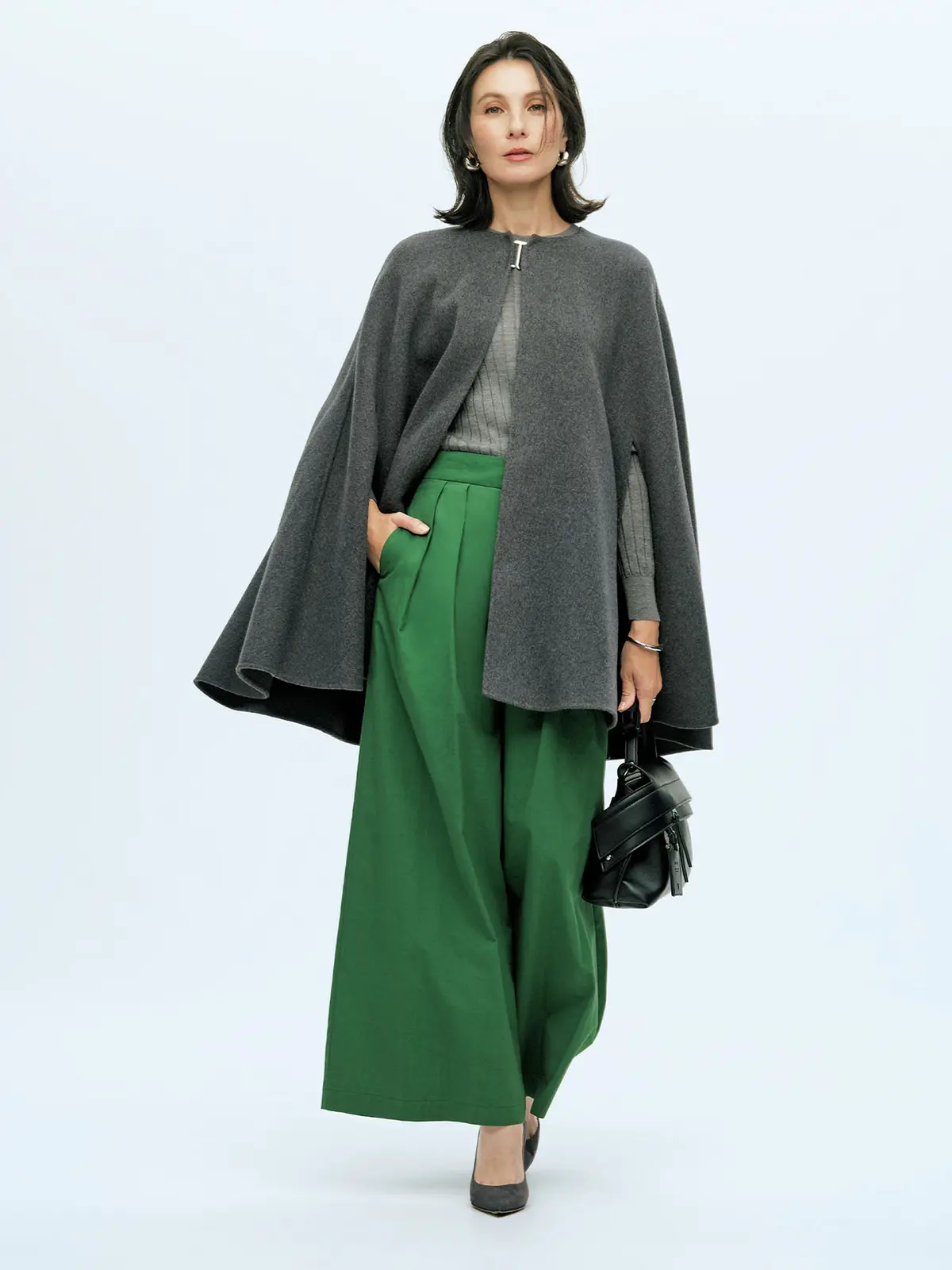 聡明なグレーには、 ビビッドグリーンのインパクトを。 知性と躍動感の美しき融合