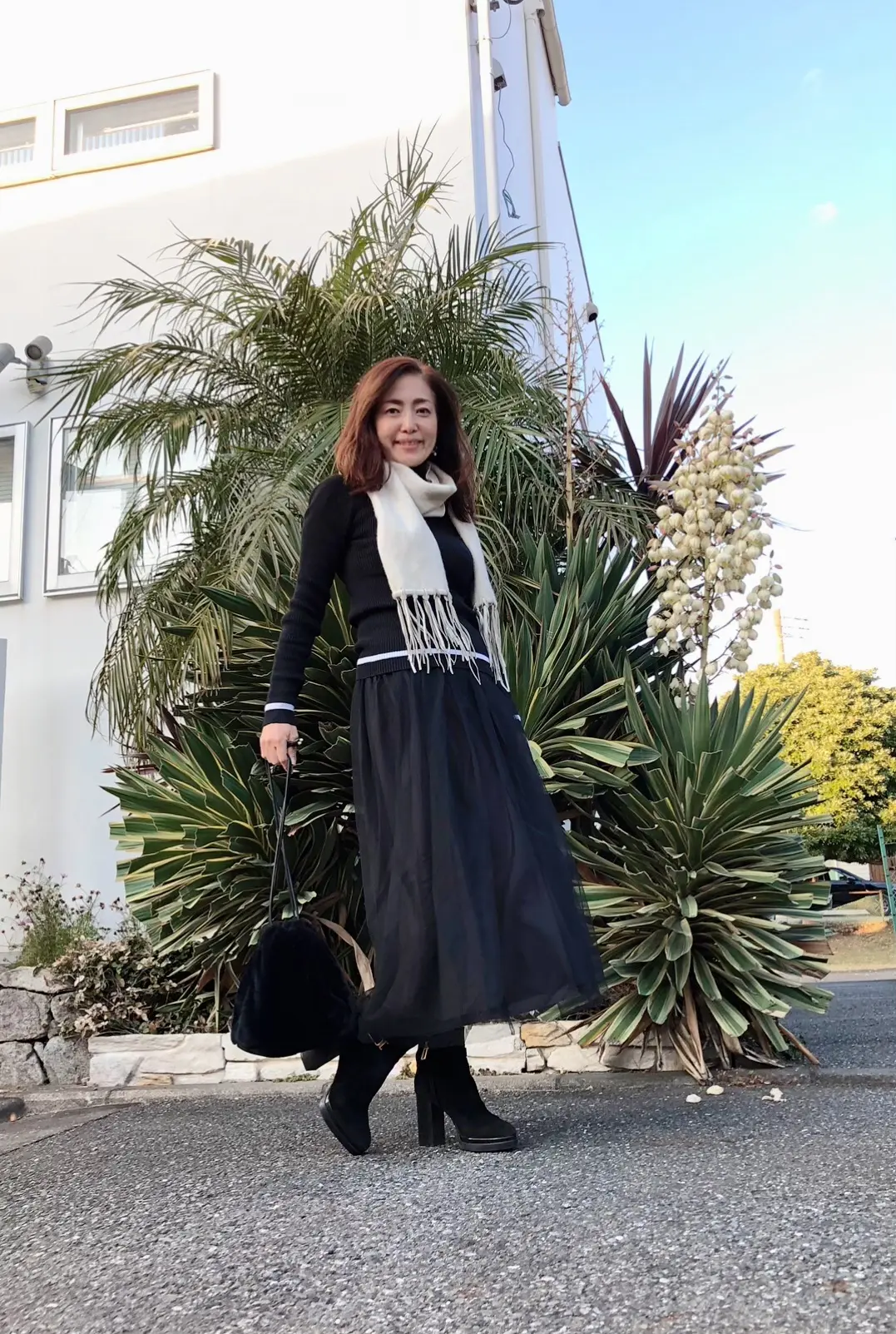 黒チュールスカートに合わせた大人コーデあの画像_3