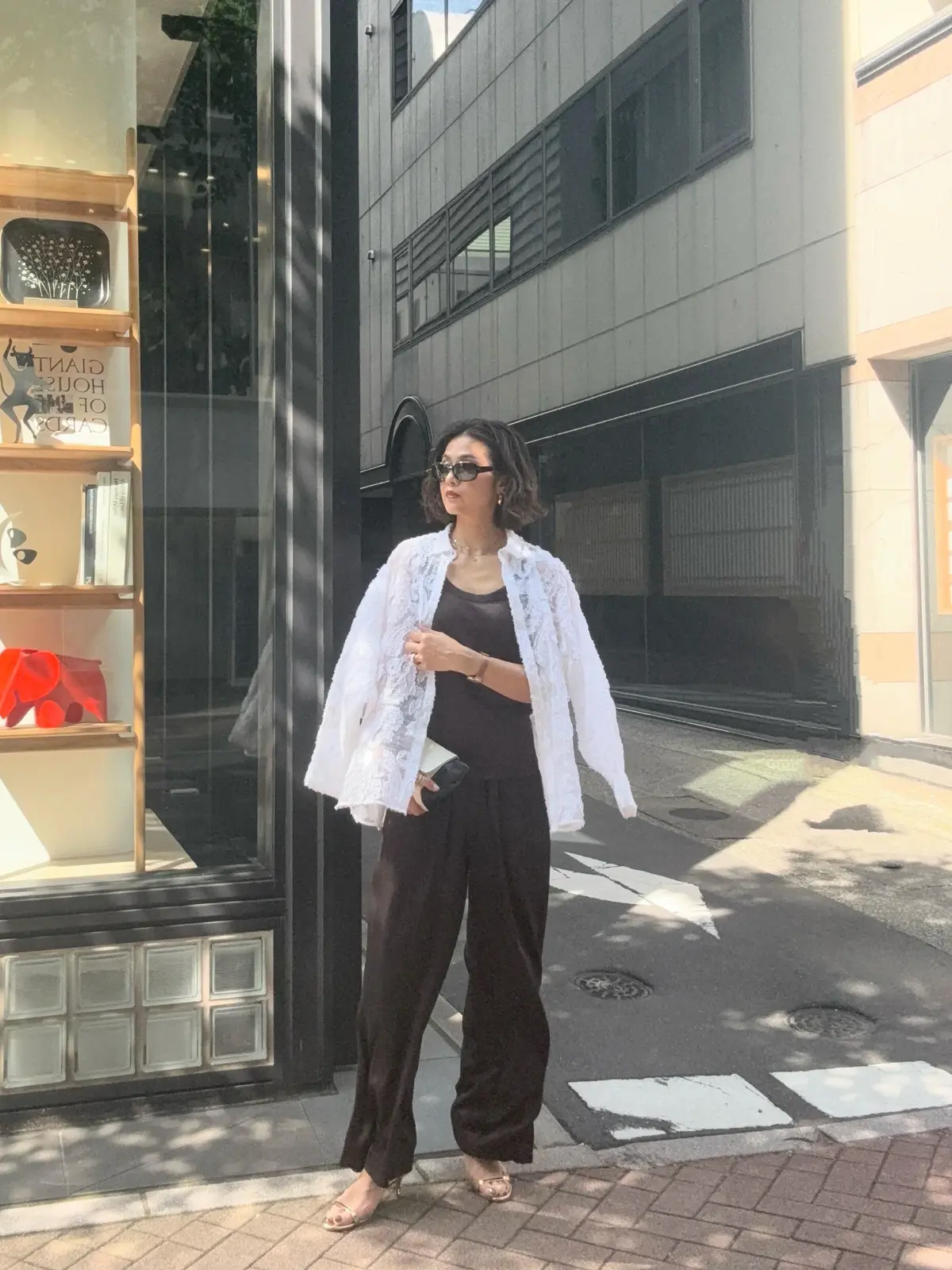 ブラウンコーデ　シアーシャツ　もけもけ