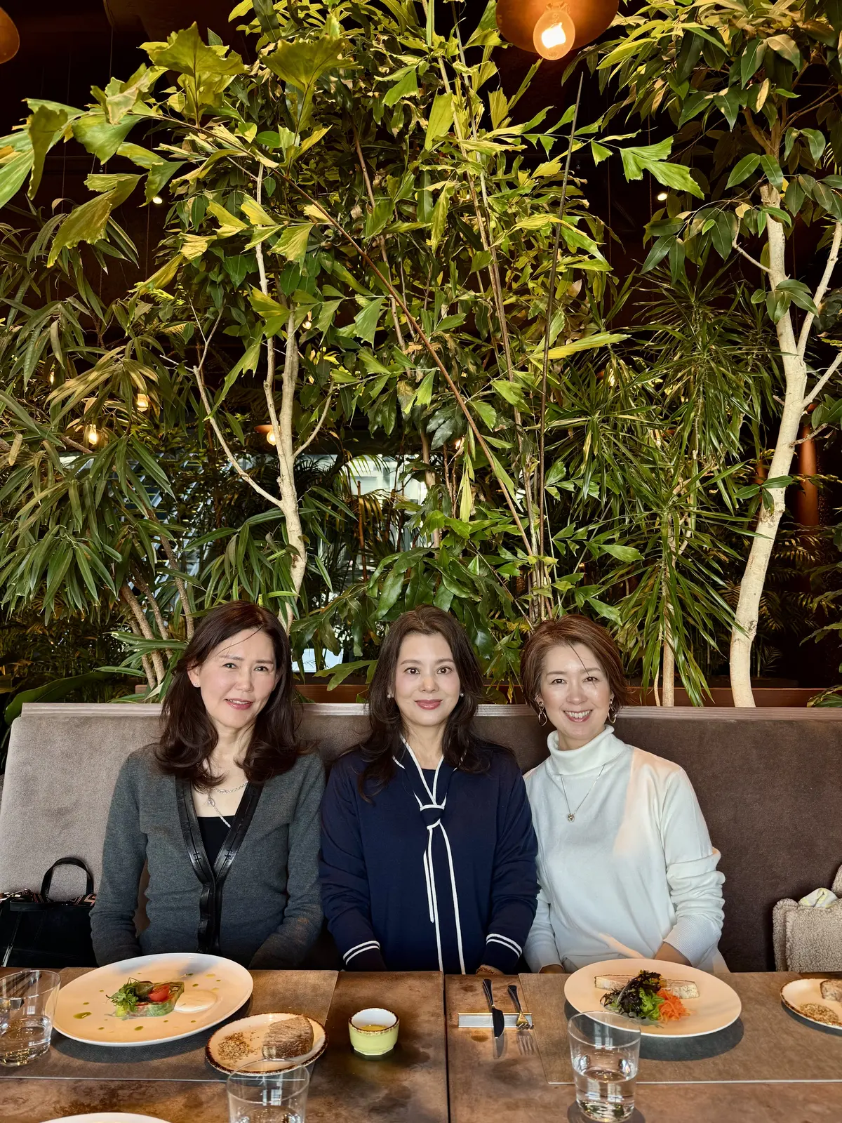 表参道ランチ会の様子。bonélan（ボネラン）でJマダム同期と華組メンバーが集う新年ランチのテーブル風景