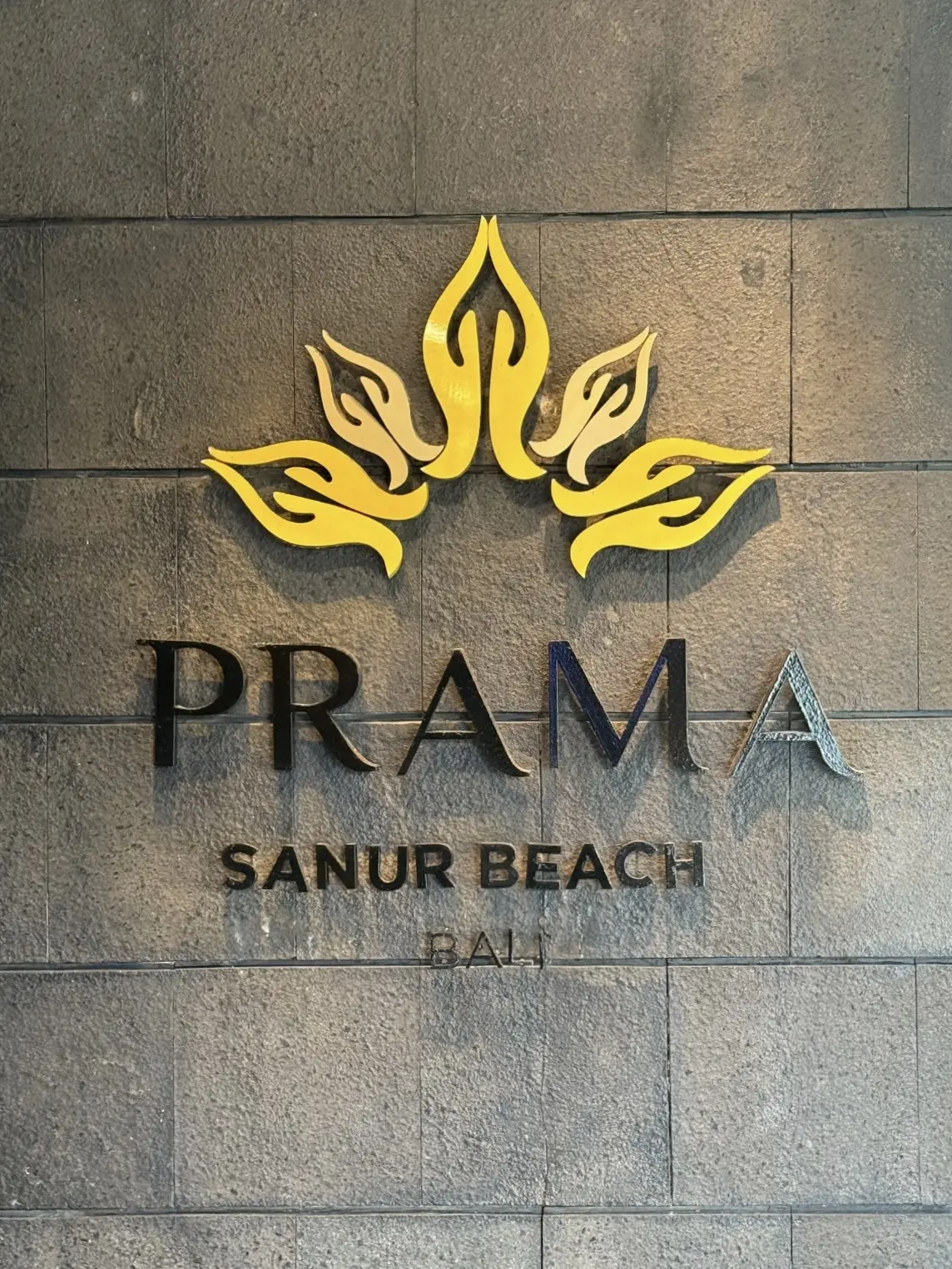 バリ島　サヌール　50代夫婦旅行　BALI 　プラマサヌールビーチホテル　PRAMA SANUR BEACH BALI　エントランス