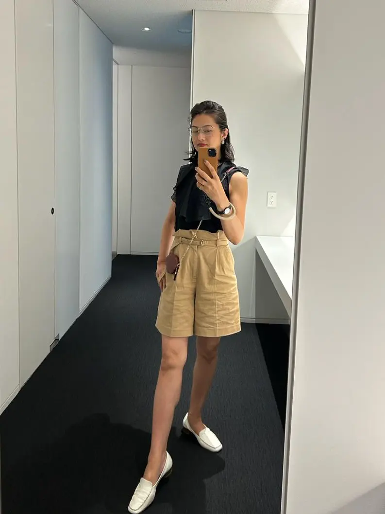 ベージュパンツで秋コーデにシフトの画像_6