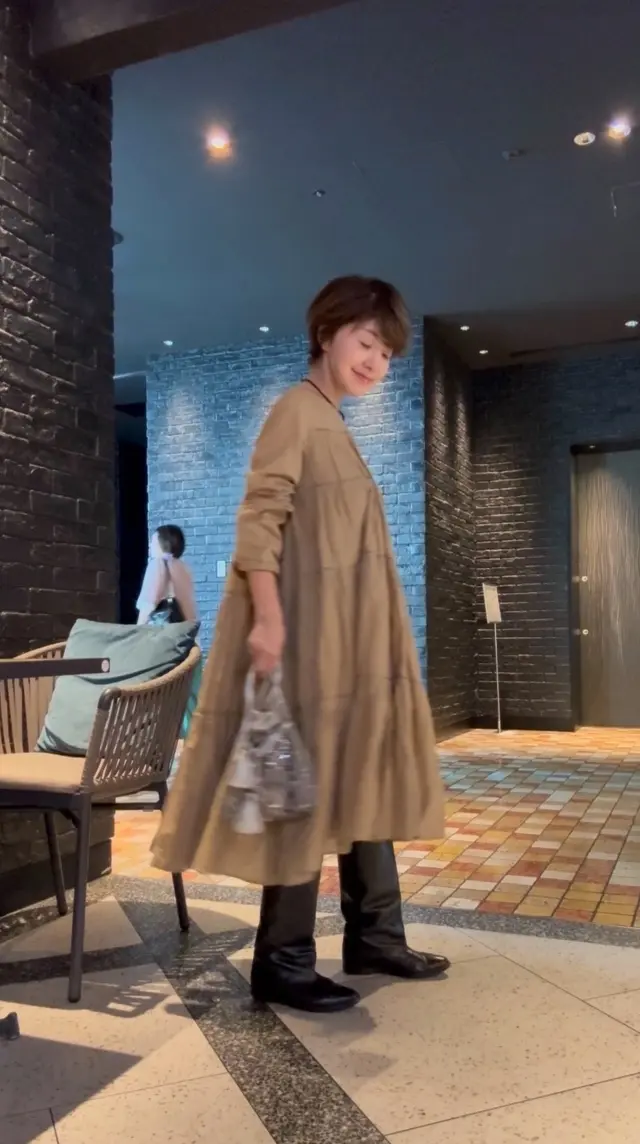 秋はモカ色のティアードワンピースで大阪満の画像_18