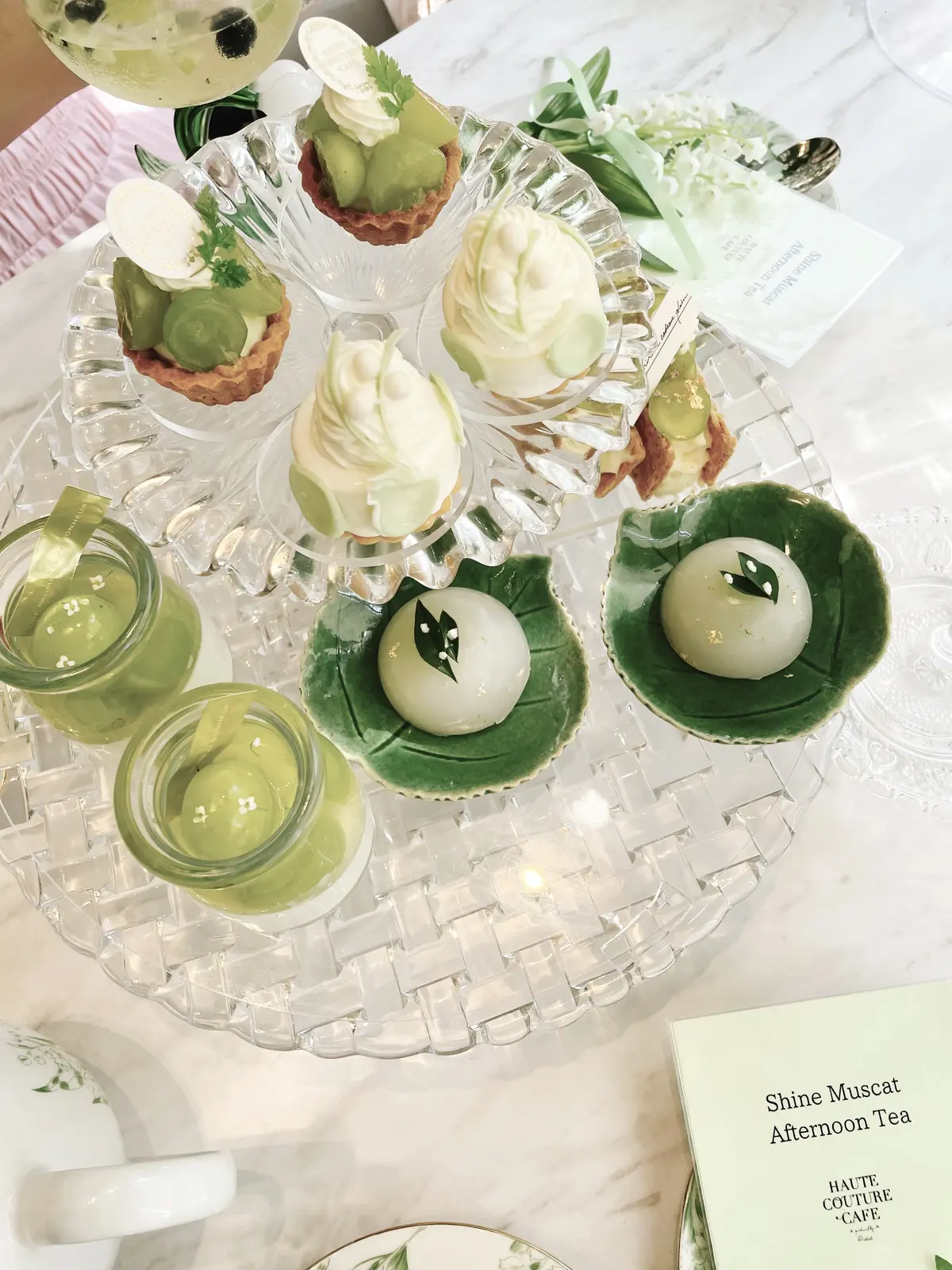 デザートプレート、夏、夏ワンピース、夏ワンピ、ワンピ、白ワンピ、ロングヘア、黒髪、黒髪ロング、HAUTE COUTURE・CAFE nakameguro 、HAUTE COUTURE・CAFE 、中目黒、アフタヌーンティー、マスカット、すずらん、ケーキ、スイーツ、花束、ピンクの花束、白ワンピース、ホワイト、ホワイトワンピース、ワンピース、ノースリーブ、ノースリーブワンピース、パフェ、アイス、お花、お花の世界、お花の内装、店内、お花の店内、お花の装飾、アフタヌーンティー専門店、Shine Muscat Afternoon tea、たっぷりフルーツのすずらんsoda付き、 7/3~9/16期間限定、期間限定、バースデー、バースデープラン、デコレーションケーキ、