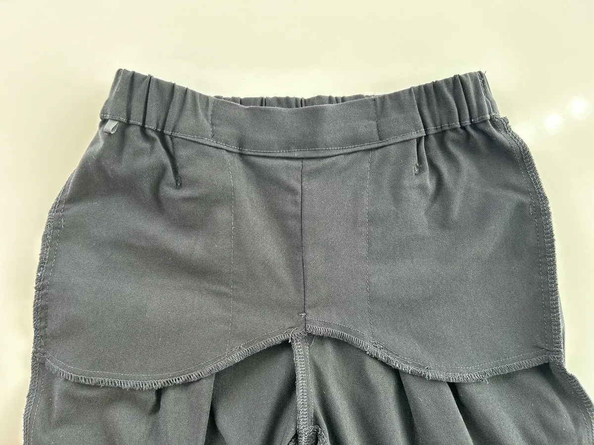 ベルメゾン 座（tHE）パンツ・黒　裏地の当て布