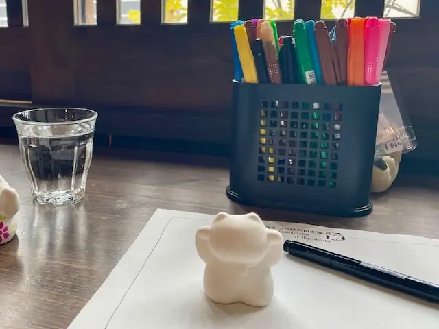 絵付けする前の猫の置物