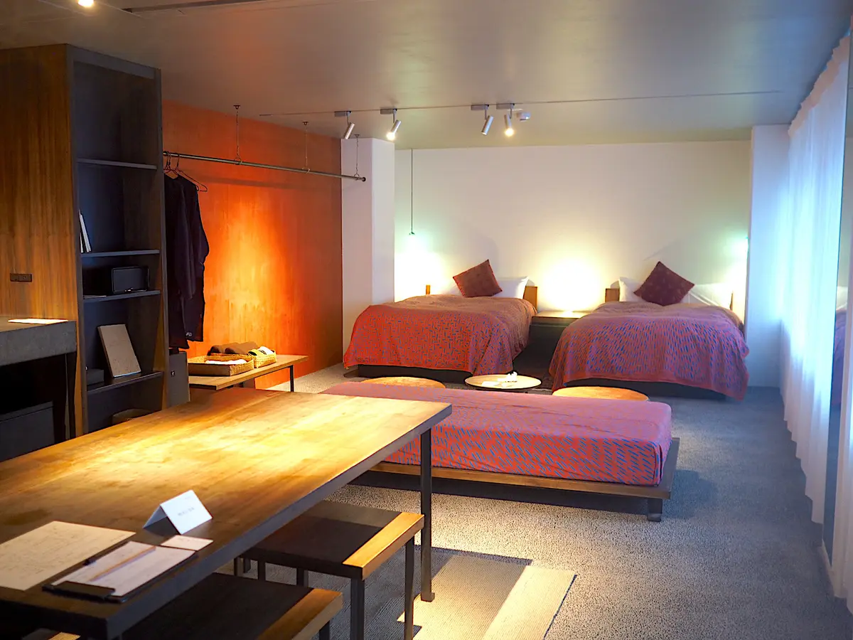 2階が赤AKAをテーマにした客室