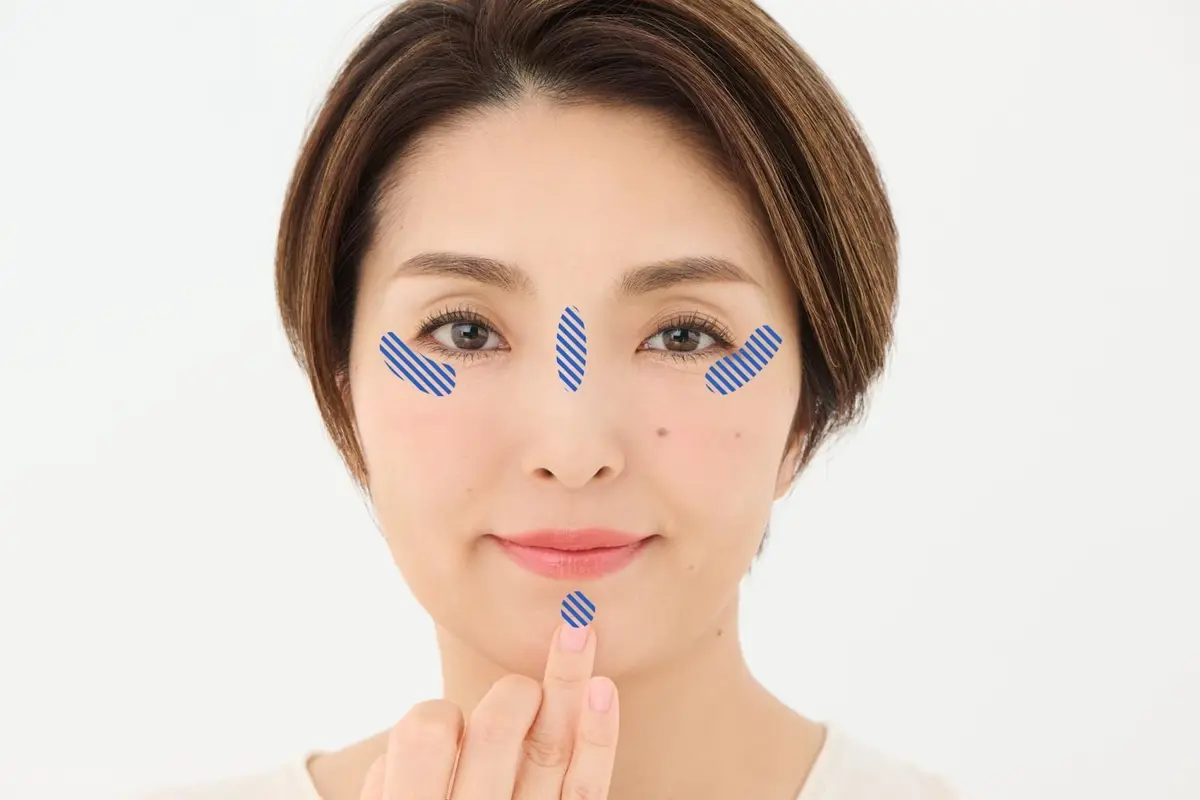 OurAge×Webエクラ 40代50代　ハイライトの入れ方　クリームタイプのハイライトを頰骨の上、鼻筋、唇の下に