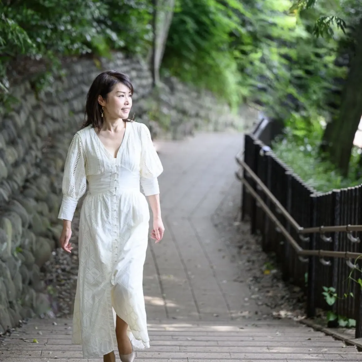 階段を上がるシーンを撮影