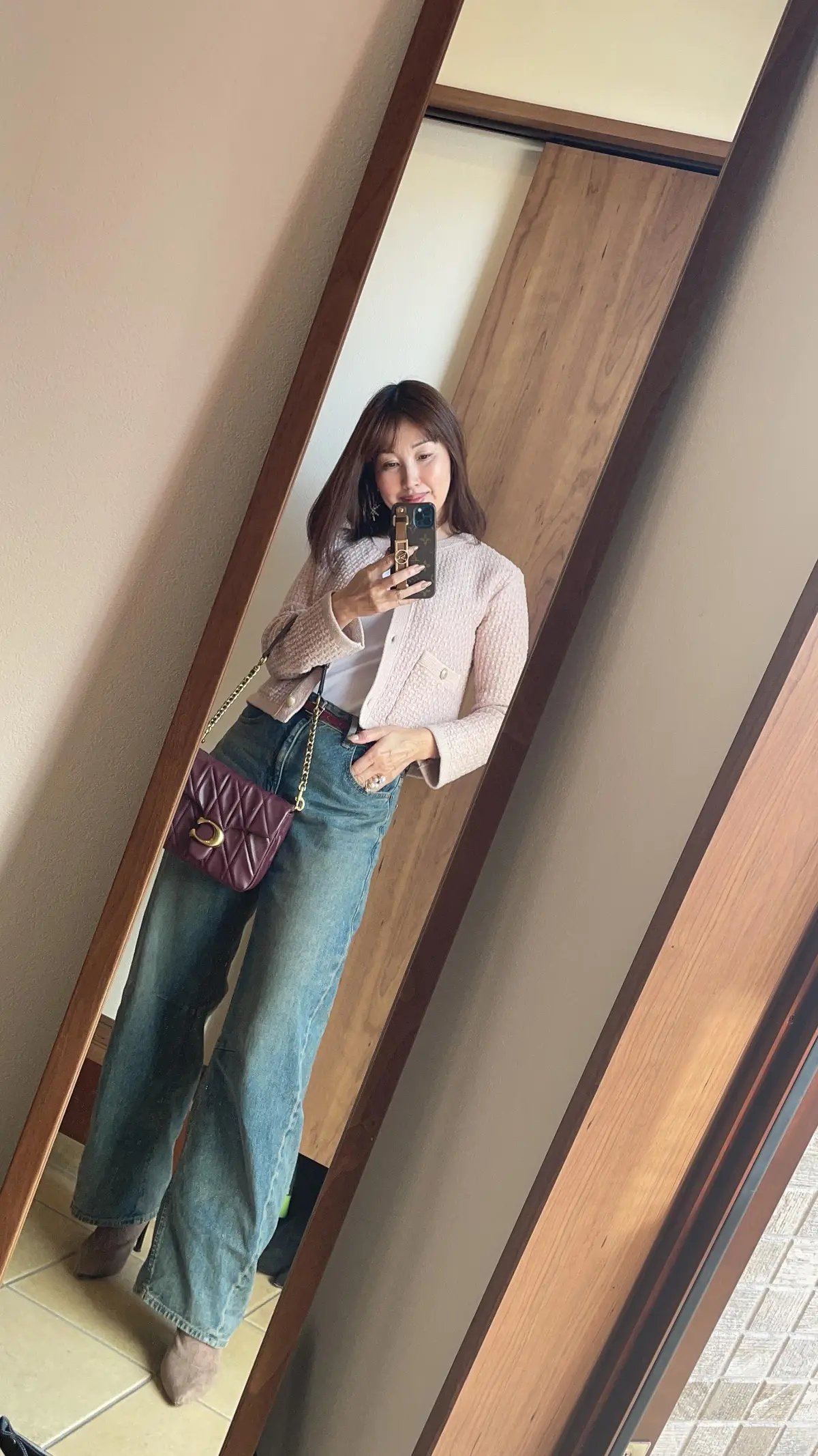 お正月のデニムスタイルはバレルレッグで決の画像_2