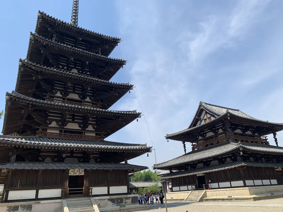 五重塔と金堂、国宝の２ショット