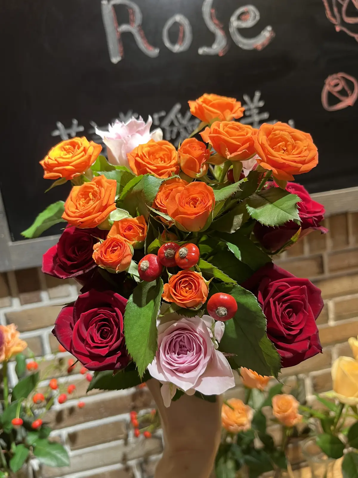 バラのブーケとアフタヌーンティーの画像_8