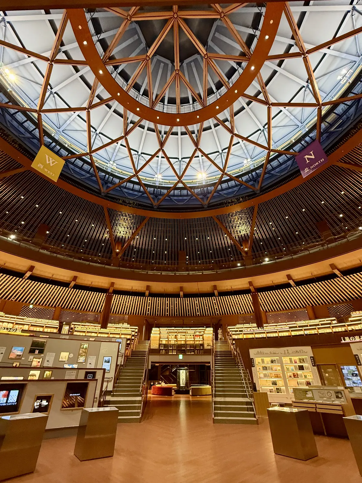 石川県　金沢市　金沢観光　石川県立図書館　図書館　金沢観光　金沢観光スポット　観光スポット　金沢神社　建築美　金澤神社　金沢神社　石浦神社　神社巡り　白蛇龍神　白蛇　金沢観光スポット　