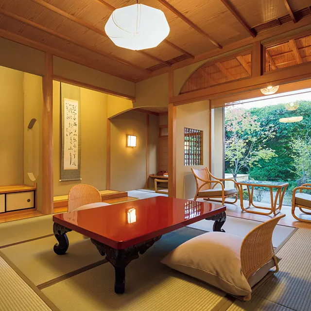 客室は数寄屋造で和洋室と次の間つきのものが多い。