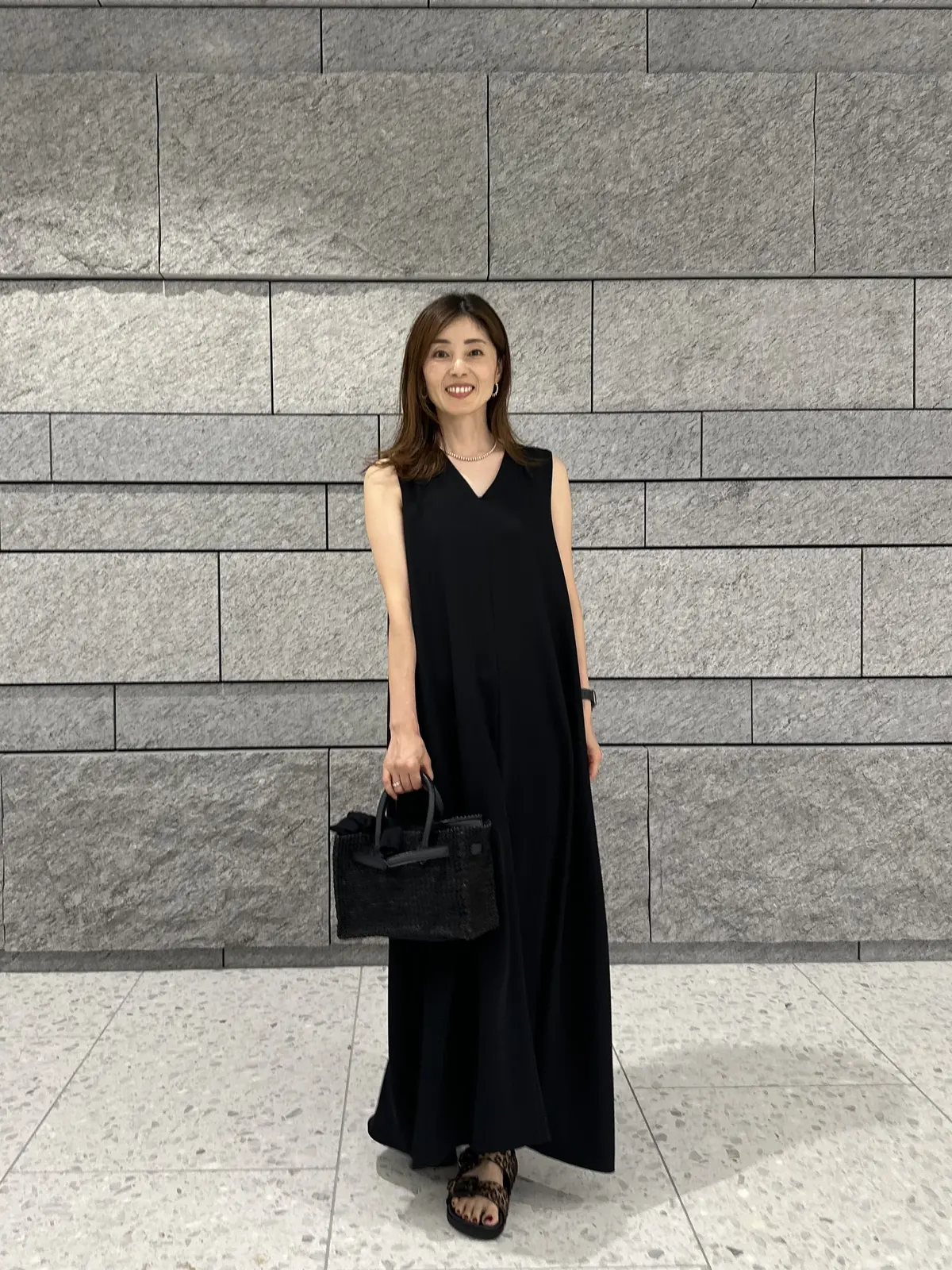 シンプルなワンピースにはレオパード柄でアの画像_5