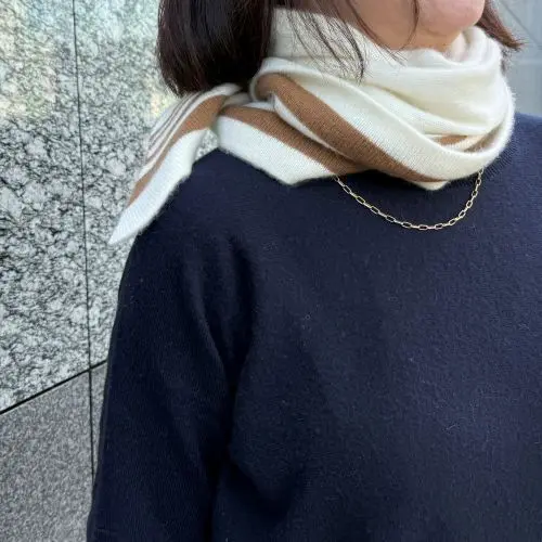  E by éclat カシミヤ三角ストール ￥18,700