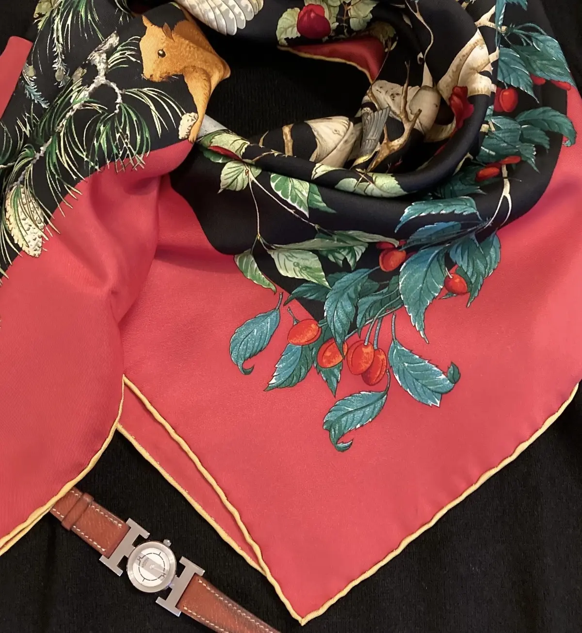 エルメスのスカーフと腕時計