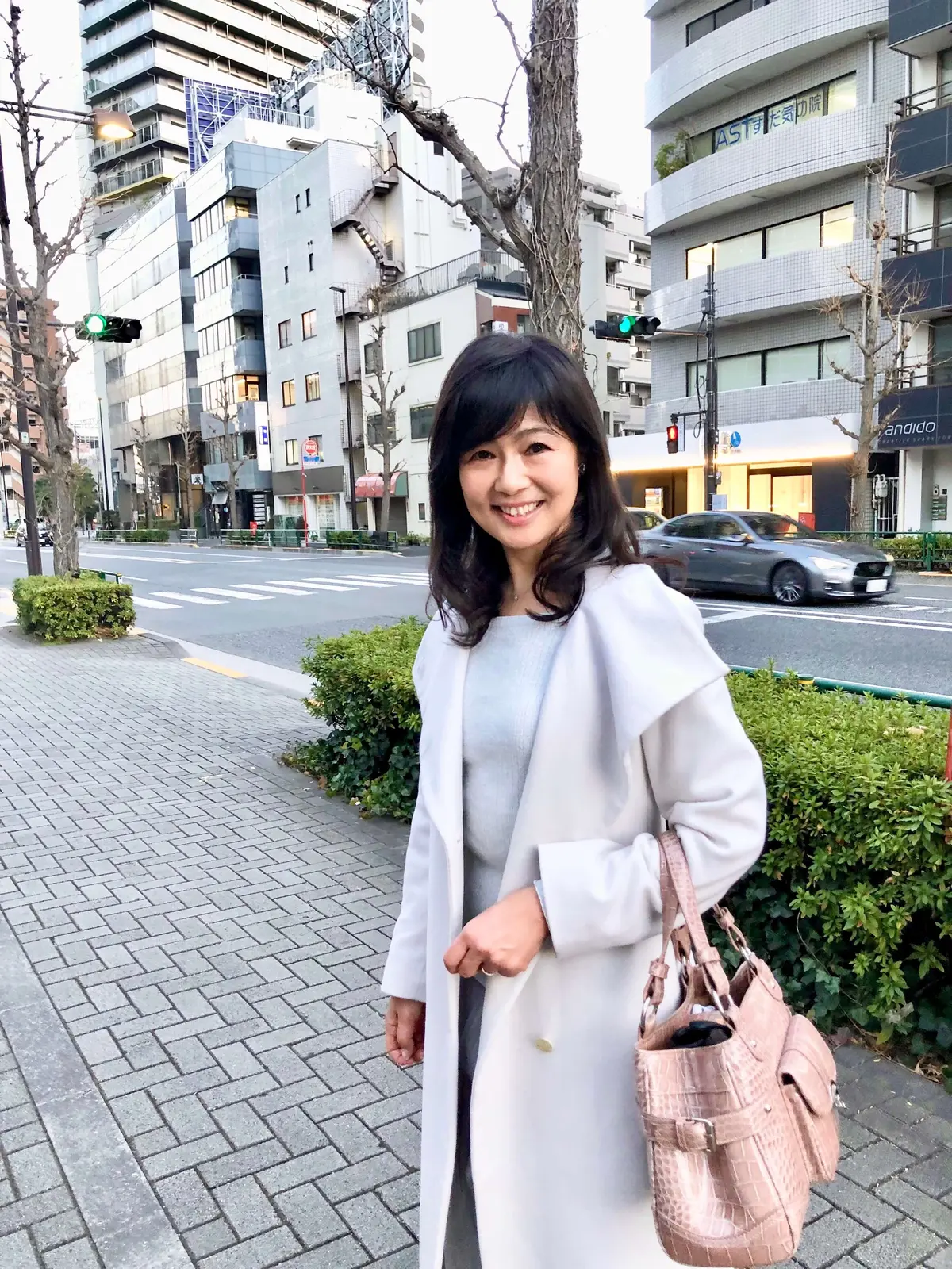 「ロペ」白ロングコート。ラメ。シルバーニット。光沢。シルバーロングスカート。