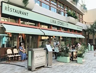 ロンドンで人気のLina Store 表の画像_11