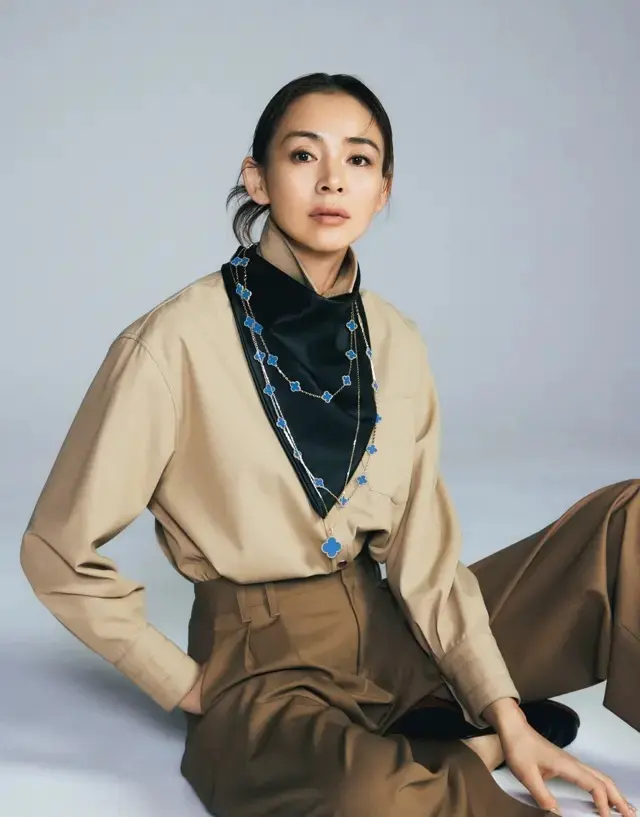 【春の扉を開くブルージュエリー】ヴァン クリーフ＆アーペルのネックレスで幸せオーラに包まれて