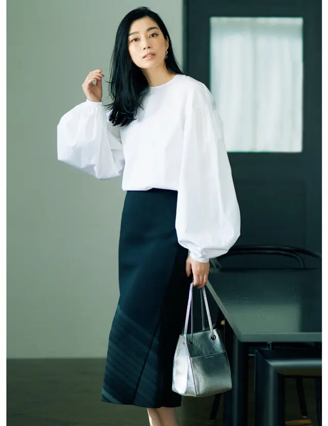 フェミニンブラウスでちょい盛りコーデのゆうき