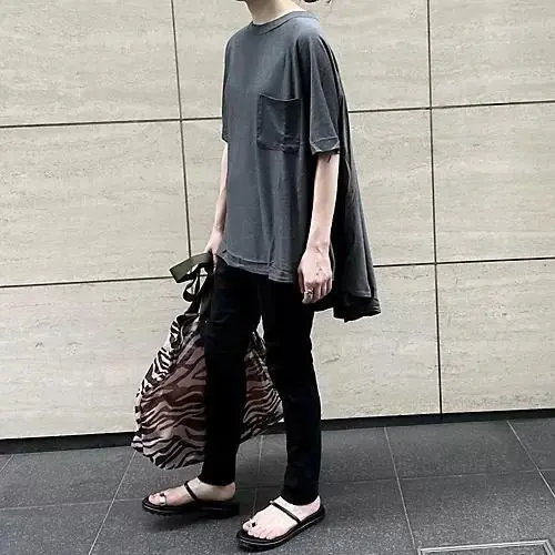 【50代 ファッション】気温32度以上に何を着る?大人の夏コーデ25選