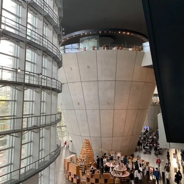 国立新美術館内