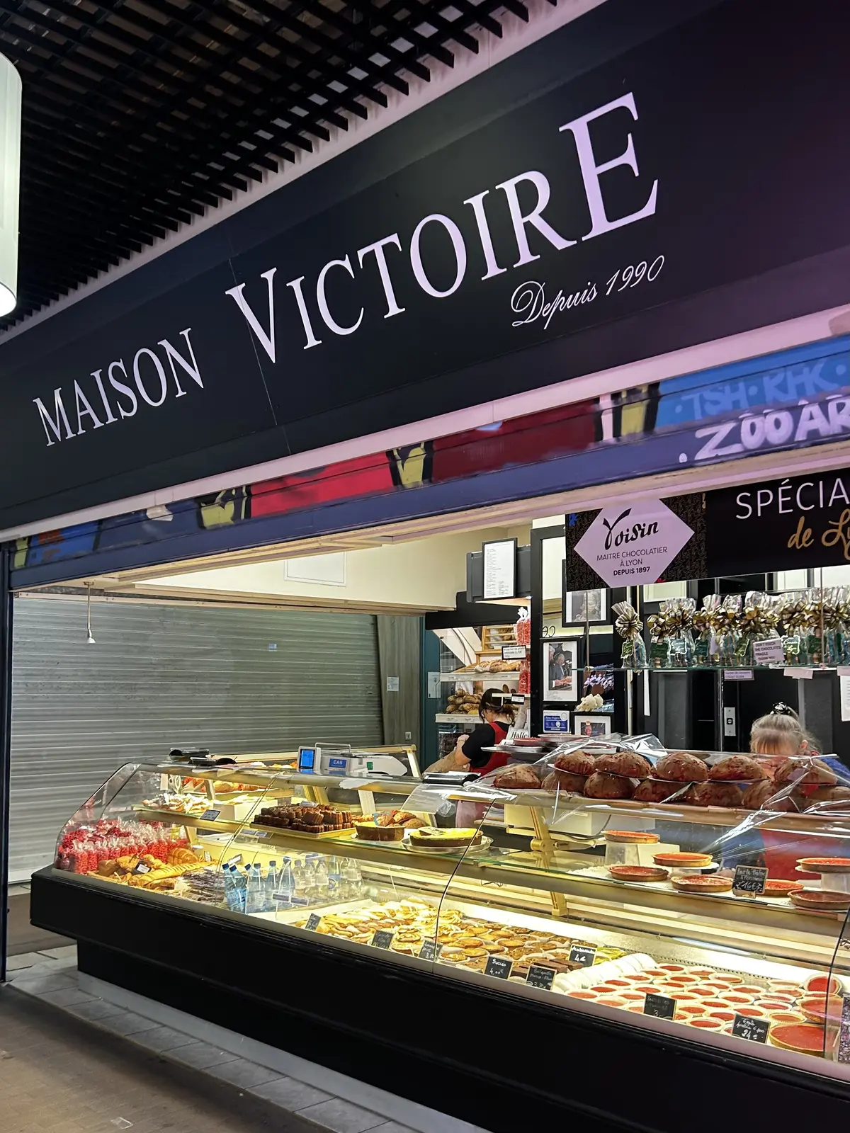 MAISON VICTOIRE    Les Halles de Lyon Paul Bocuse「ポール・ボキューズ市場　　フランス　　リヨン