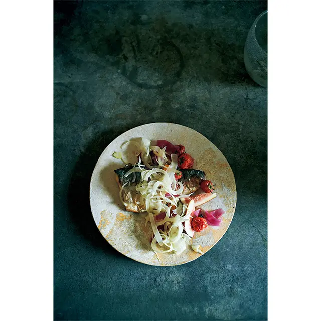 アンティークのような風合い。オルミナキルンのプレート