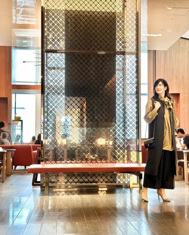 センターラインパンツでホテルランチへの画像_1