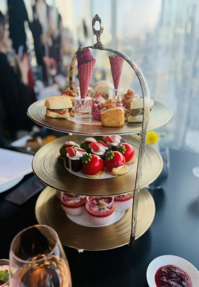 アフタヌーンティーパーティで素敵なJマダの画像_6