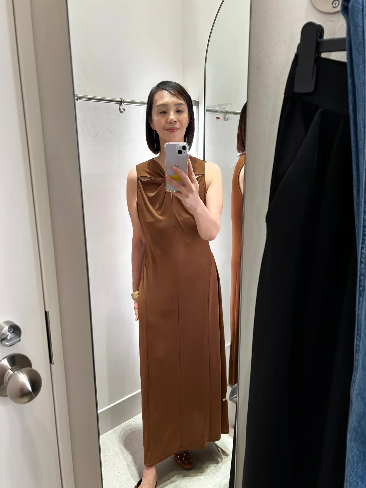 H&Mワンピース　H&M試着室　ブラウンワンピース