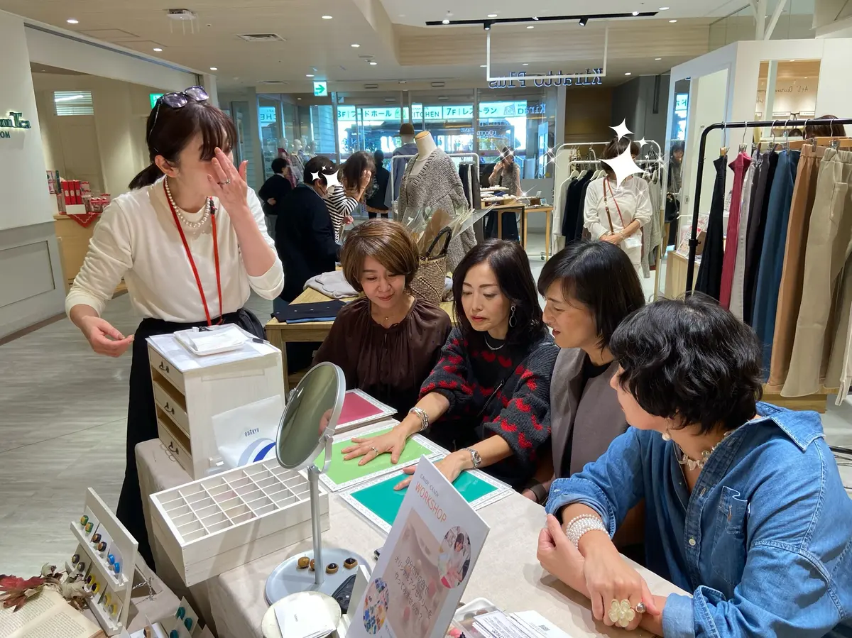 ハート柄ニットでタイ料理とアクセサリーのの画像_5